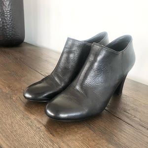 Black leather heel ankle booties Geox shoes size 9
